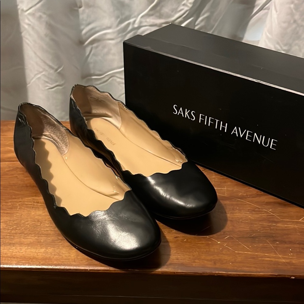 Saks Fifth Avenue Black Scalloped Leather Ballet Flats. Gently Used Sz 10M